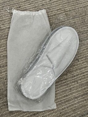 White Spa Slippers with Storage Pouch